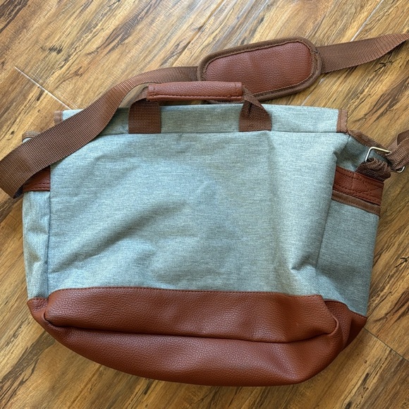 Atlanta Braves Messenger Bag - Picture 2 of 8